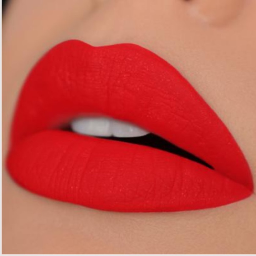 #Give Them Lala - I love You Hydromatte lipstick